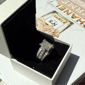 Elegant White Gold Engagement Ring with 2.8 Carat Diamonds
